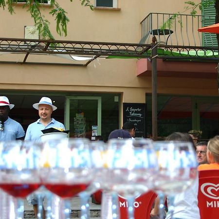 Les Rives Du Loup Hotel Турет-сюр-Лу Екстериор снимка